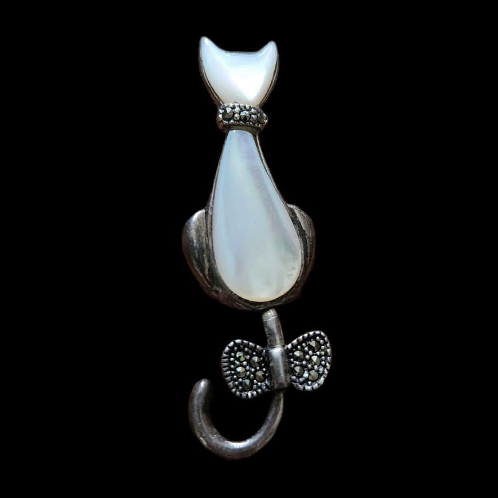 Vintage Sterling Silver Cat Brooch Pin Marcasite Opalescent Glass Shell